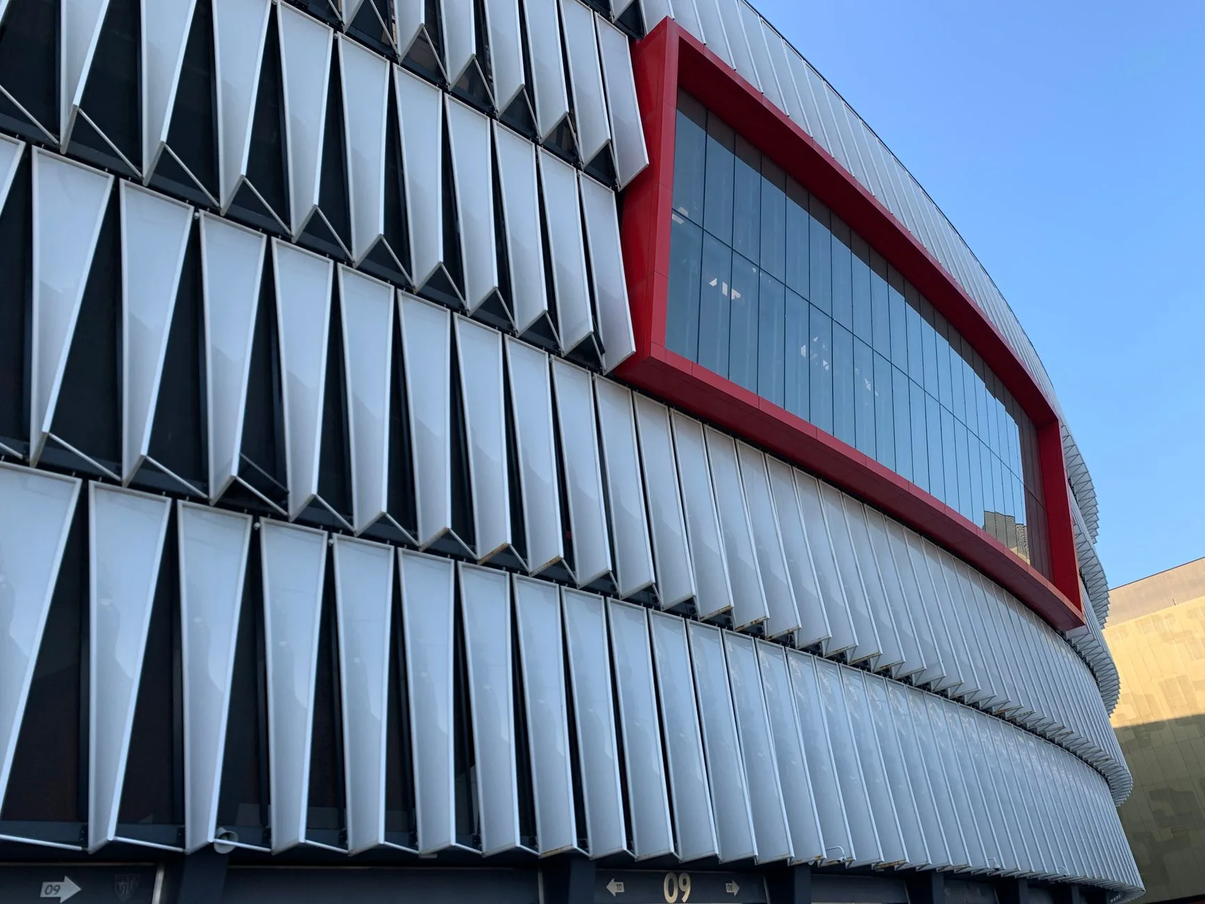 Bilbao Havalimanı terminal binası dış cephesi