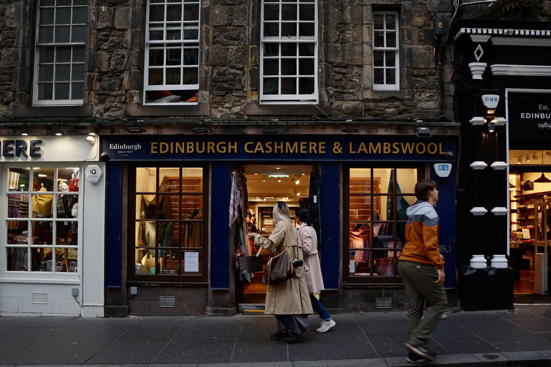 Edinburgh Grassmarket Oink pork roll shop