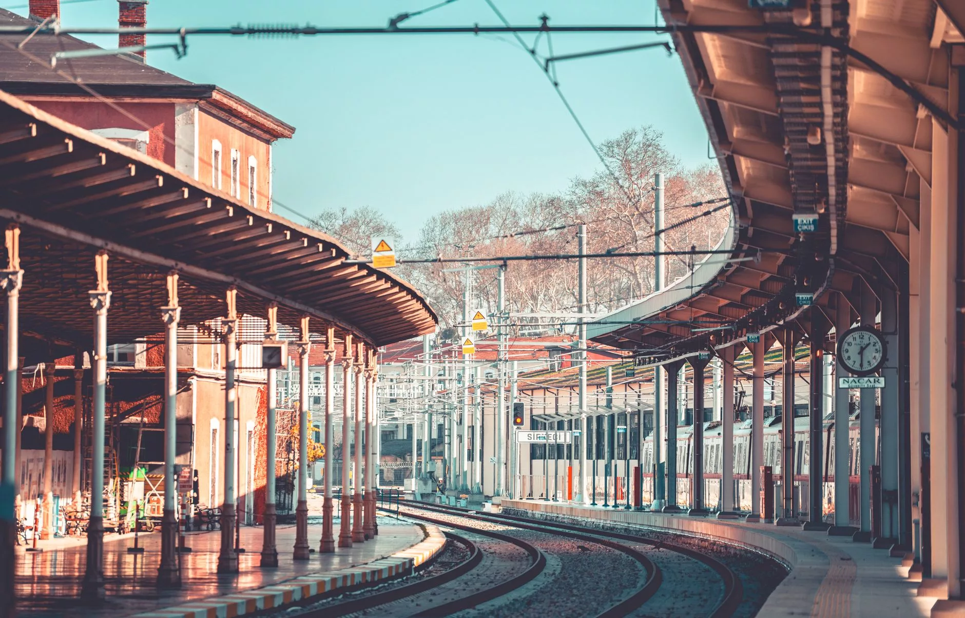 Milano Centrale tren garı ve bagaj depolama alanı