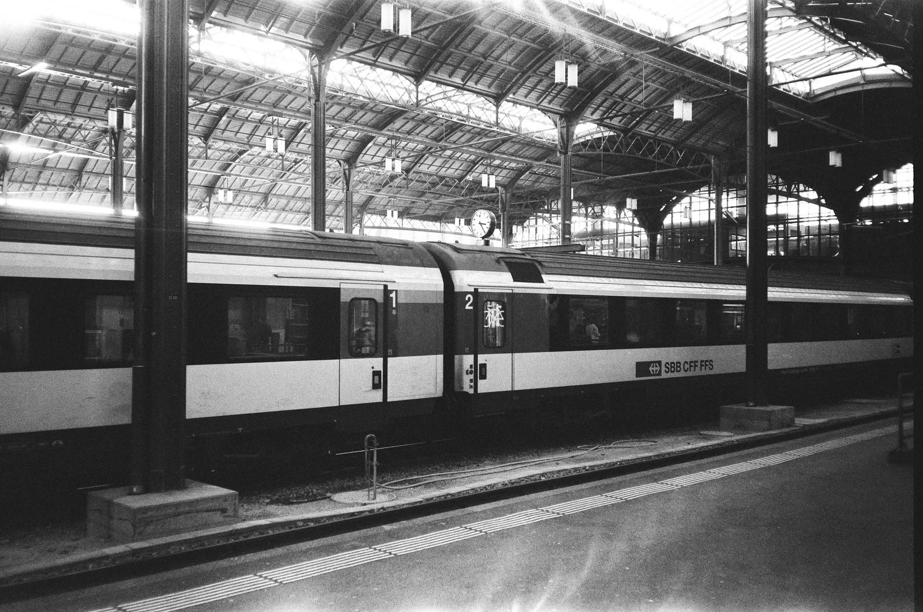 Cenevre Havalimanı SBB tren istasyonu peronu
