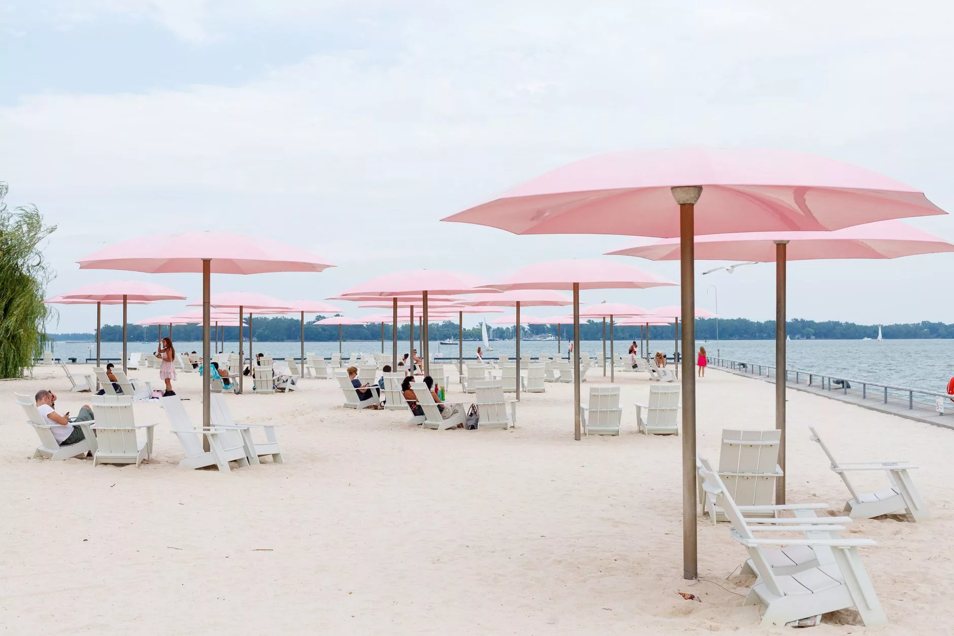 Toronto Sugar Beach pembe şemsiyeler