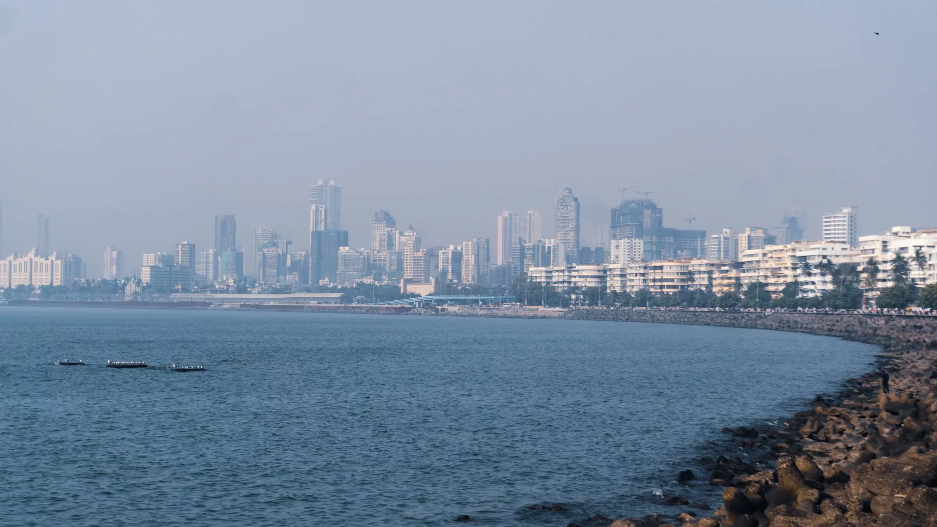 Mumbai Marine Drive sahil şeridi panoraması