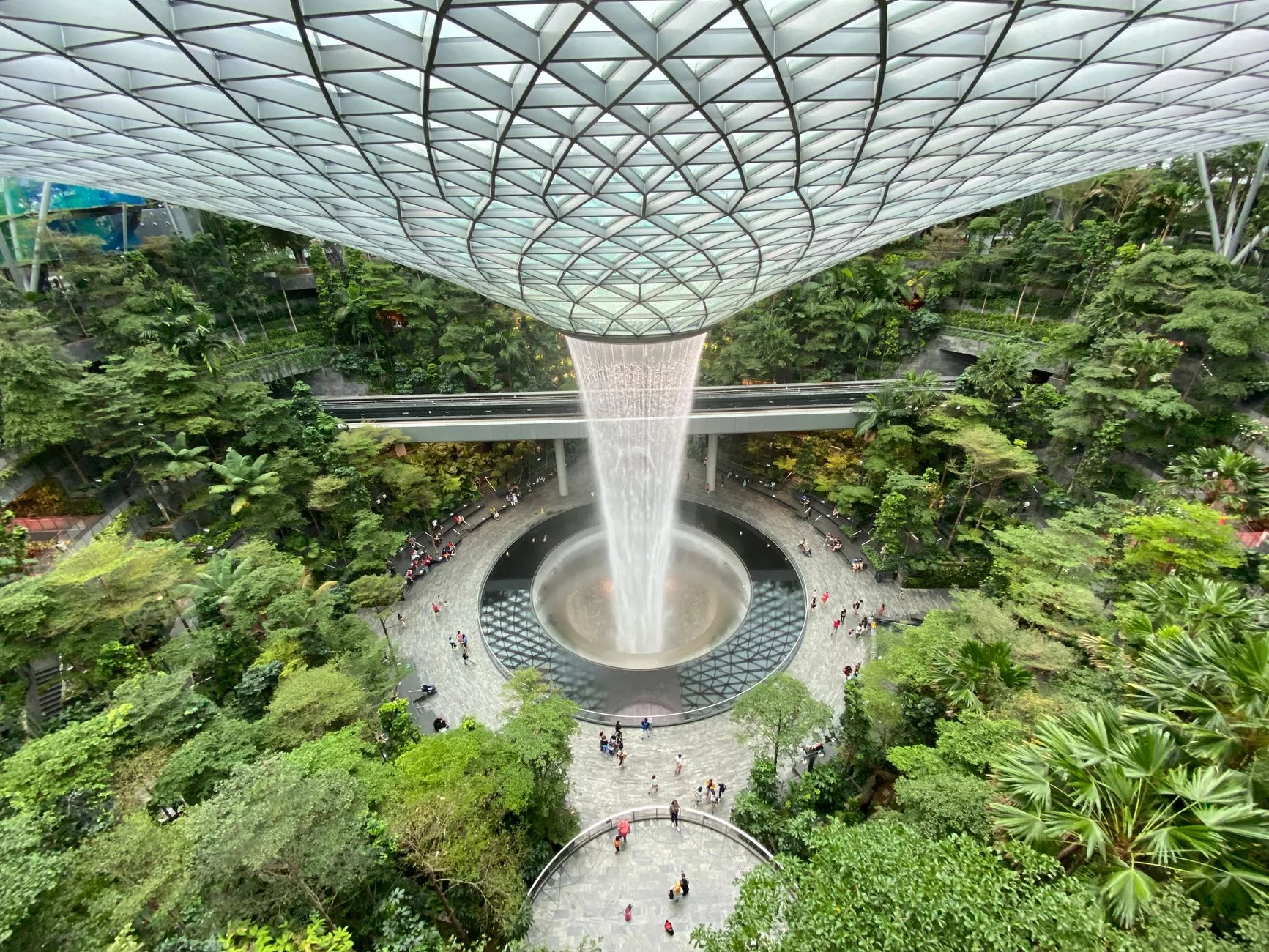 Singapur Changi Havalimanı Jewel şelalesi
