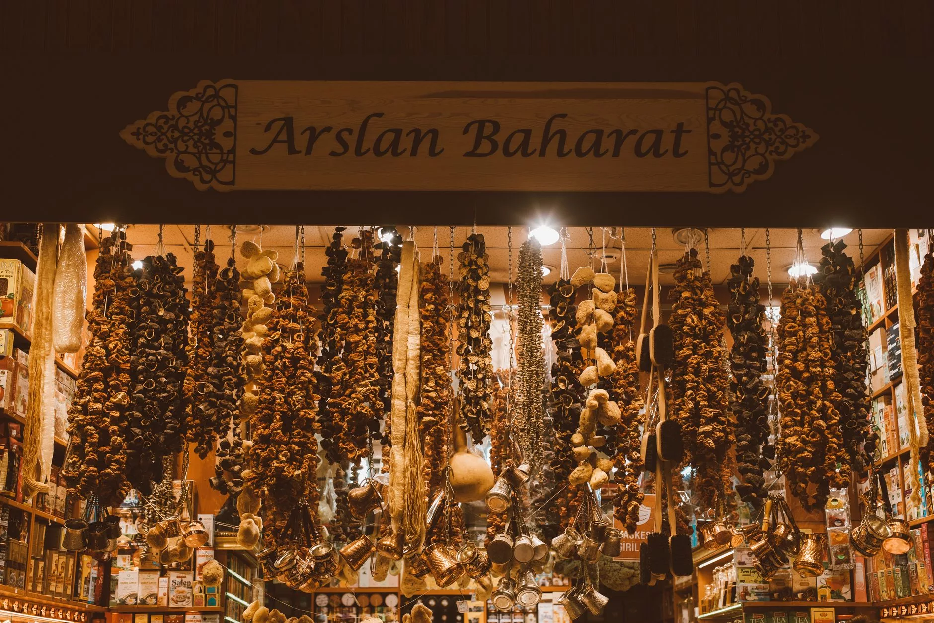 Siyob Pazarı baharat tezgahları
