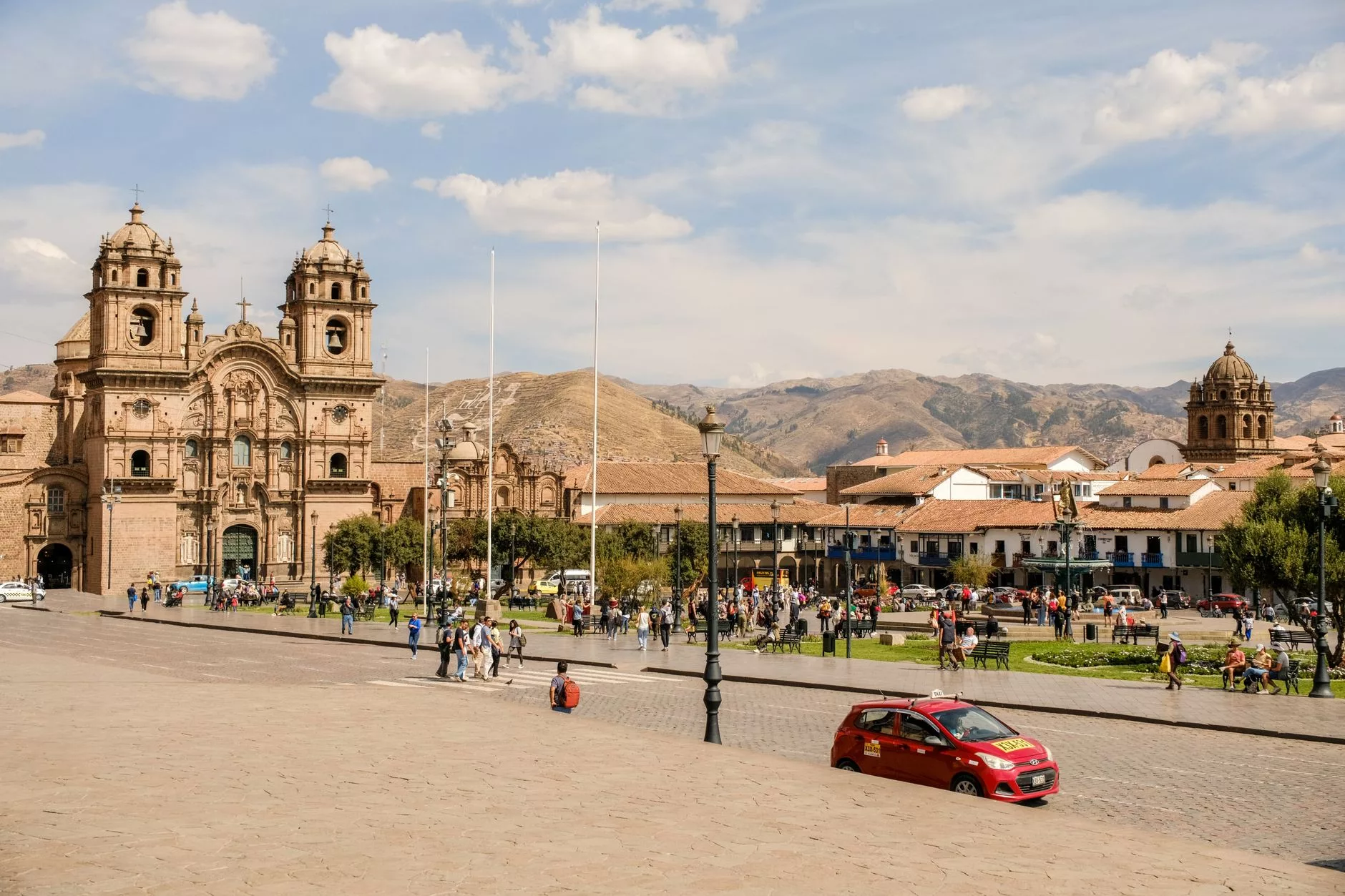Cusco Plaza de Armas tarihi meydan manzarası