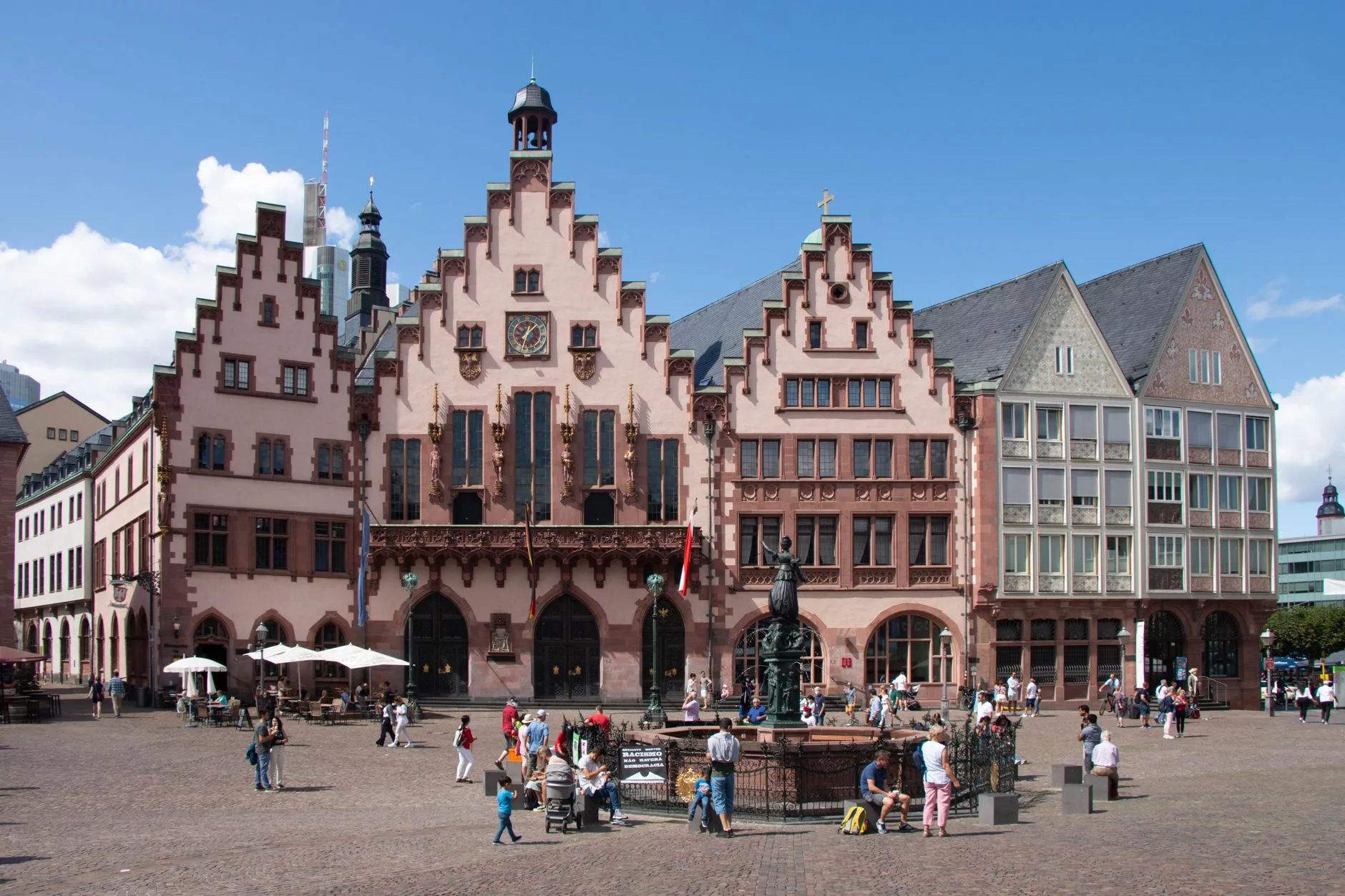 Frankfurt Römerberg Meydanı