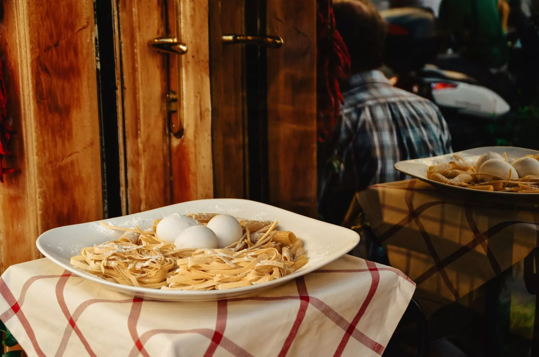 Roma Testaccio pazarı ve geleneksel makarna tezgahları