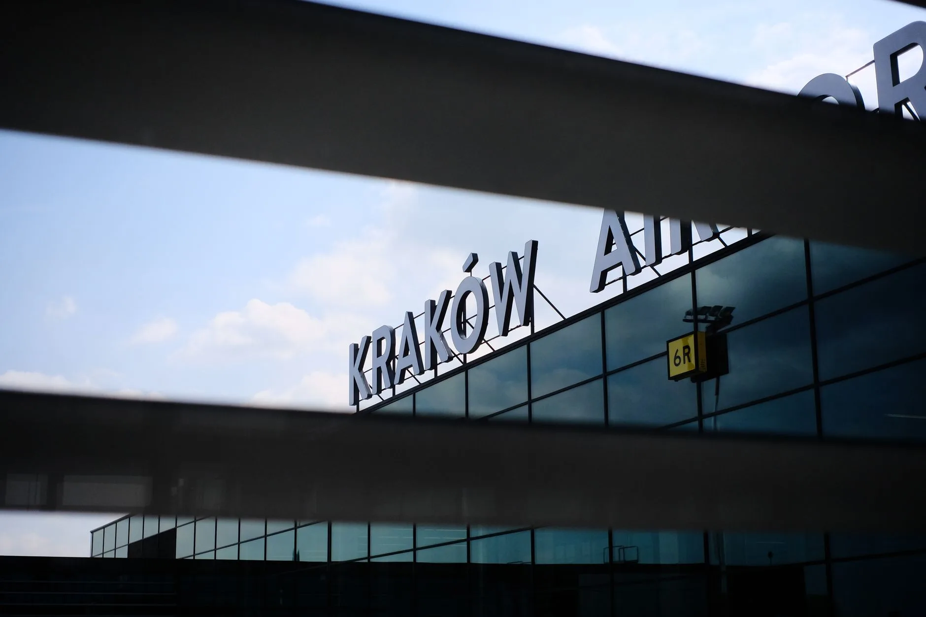 Krakow John Paul II Havalimanı terminal binası dış görünümü