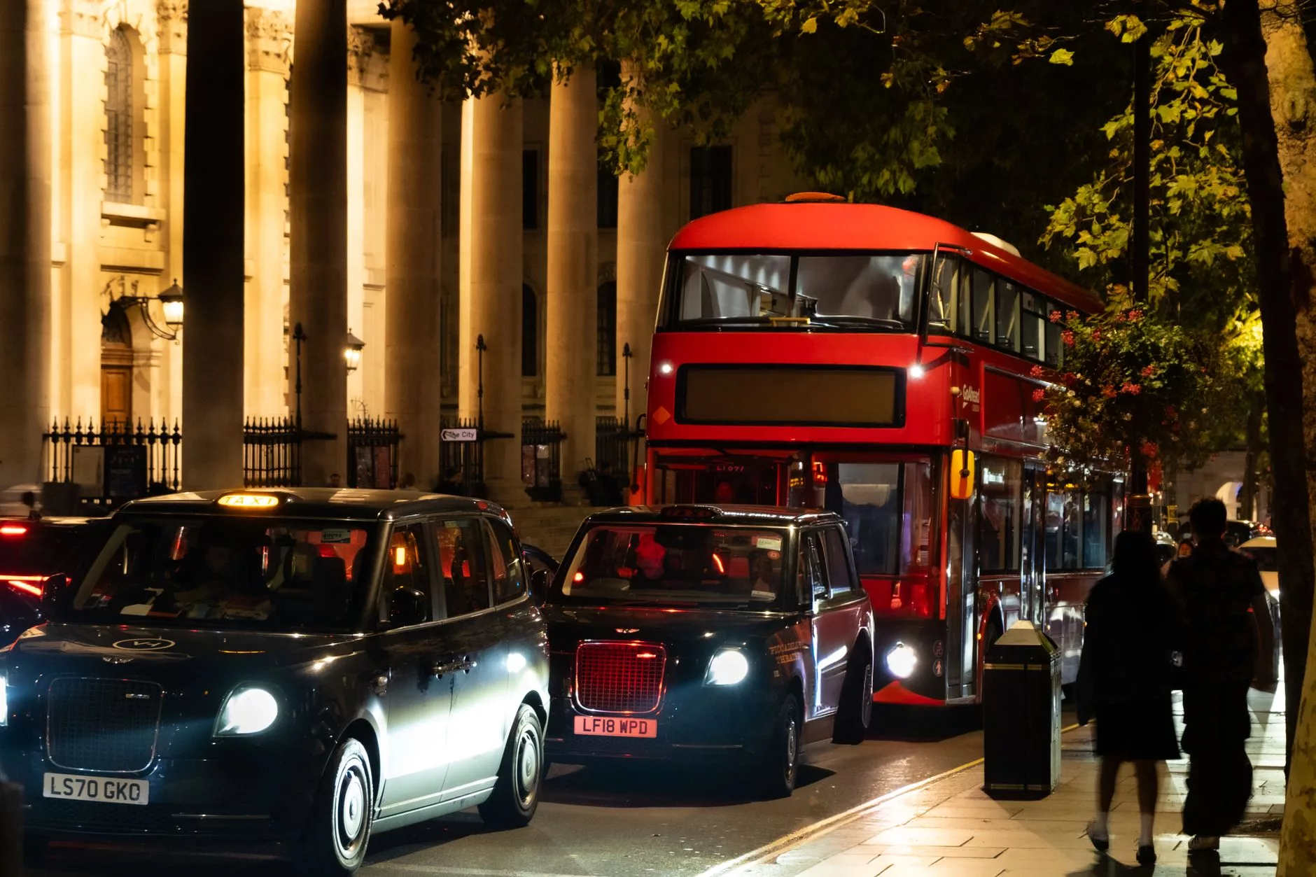 Londra + temassız ödeme kioskları