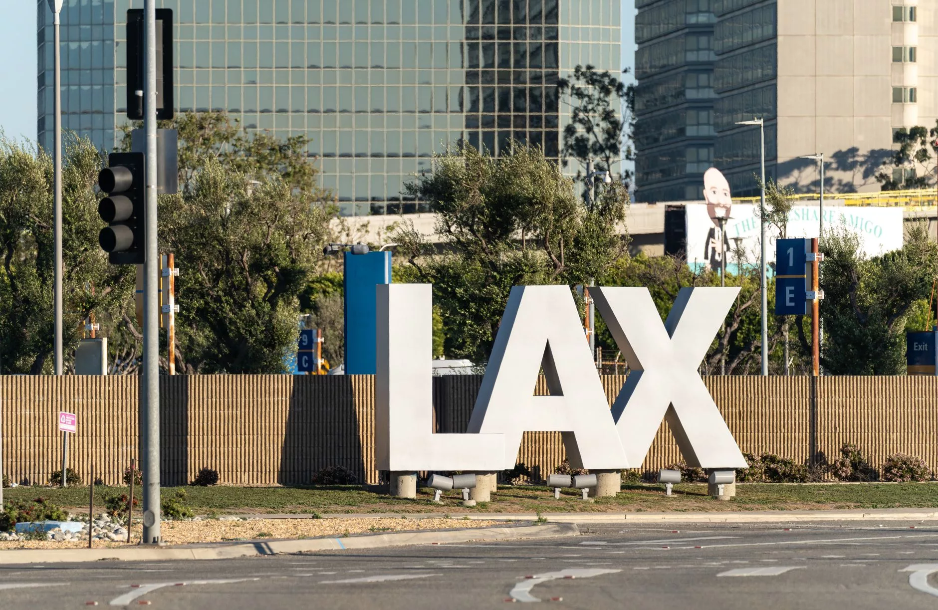 Los Angeles Uluslararası Havalimanı terminal binası dış görünümü