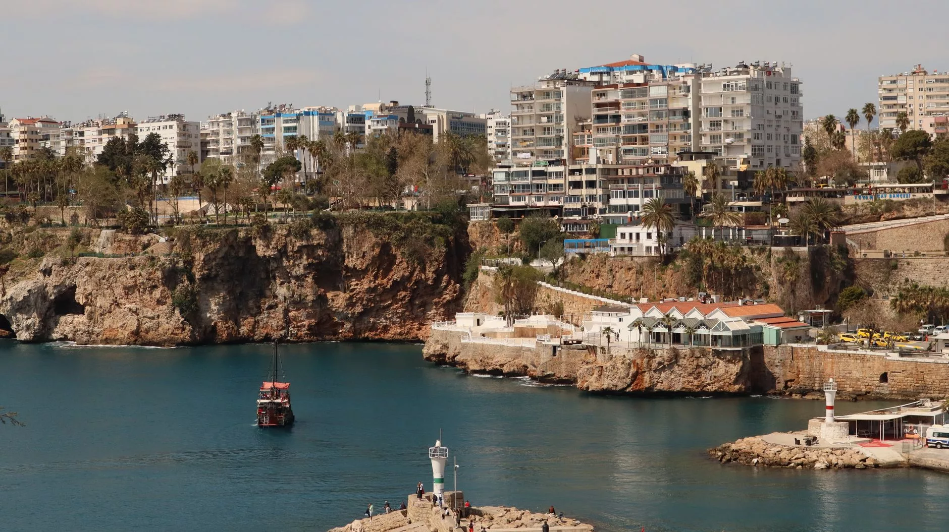 Antalya Nerede Kalınır?