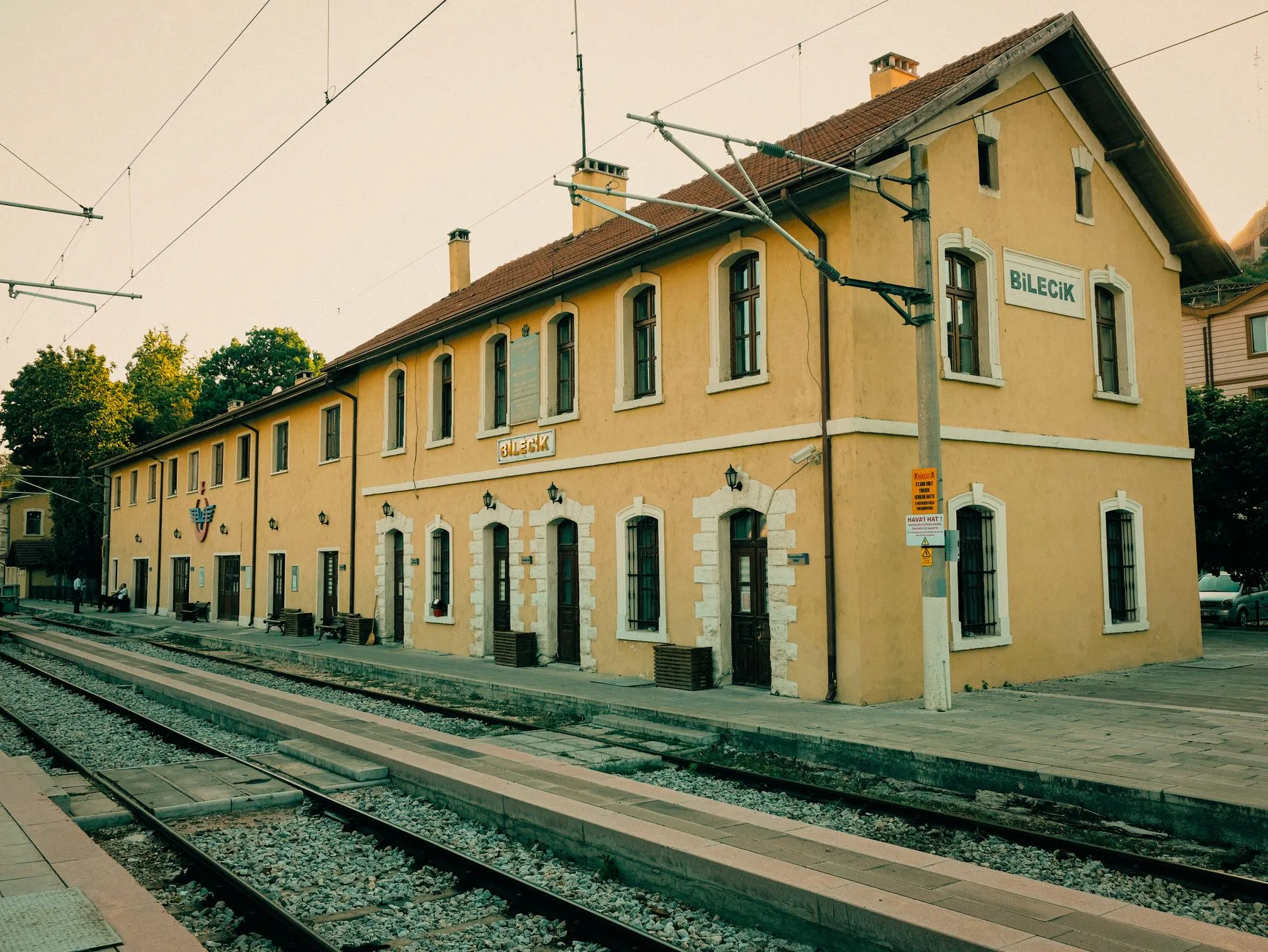 Brüksel Havalimanı tren istasyonu peronları