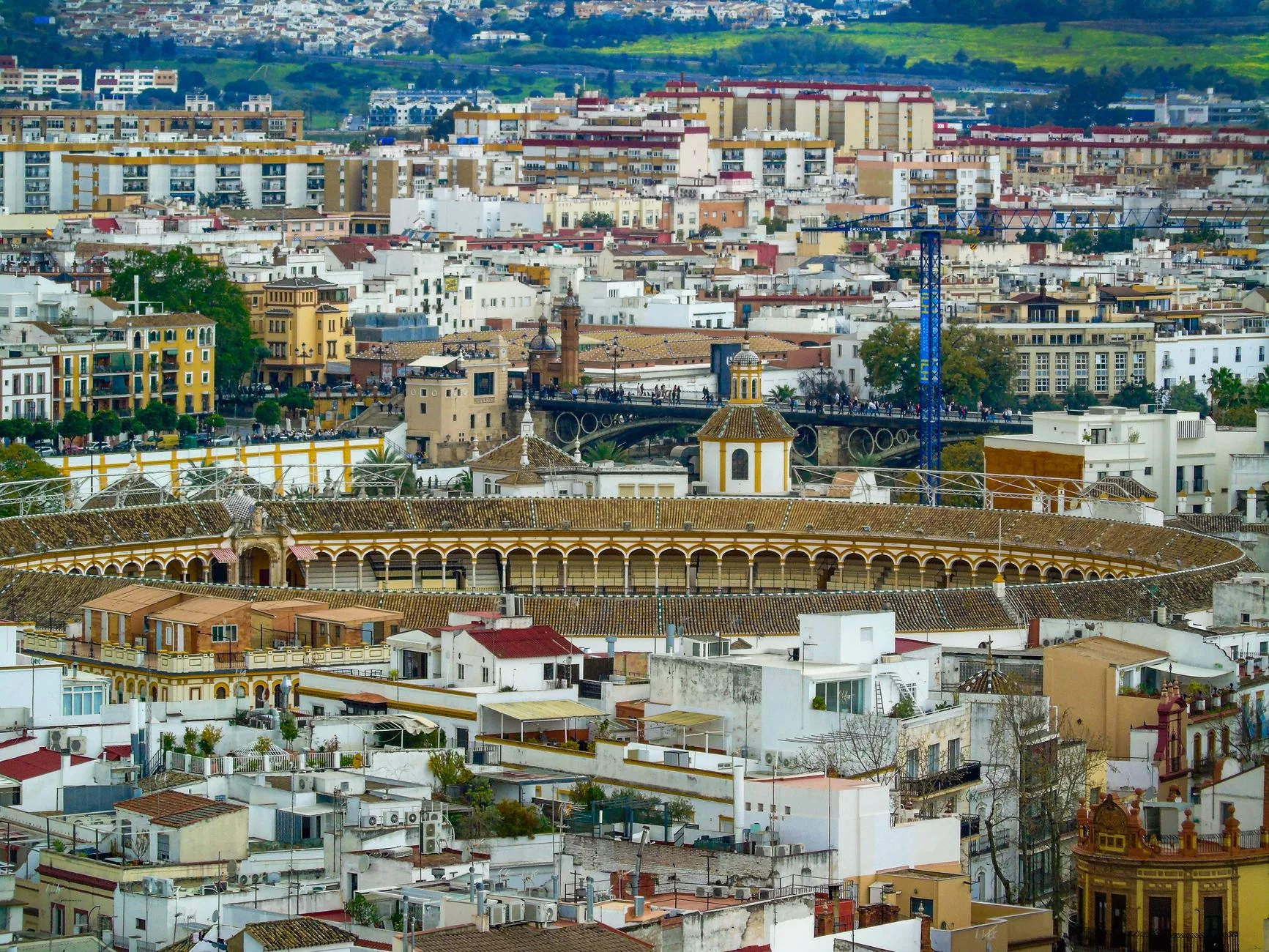 Sevilla - Tapas barında sunulan deniz ürünleri ve geleneksel mezeler