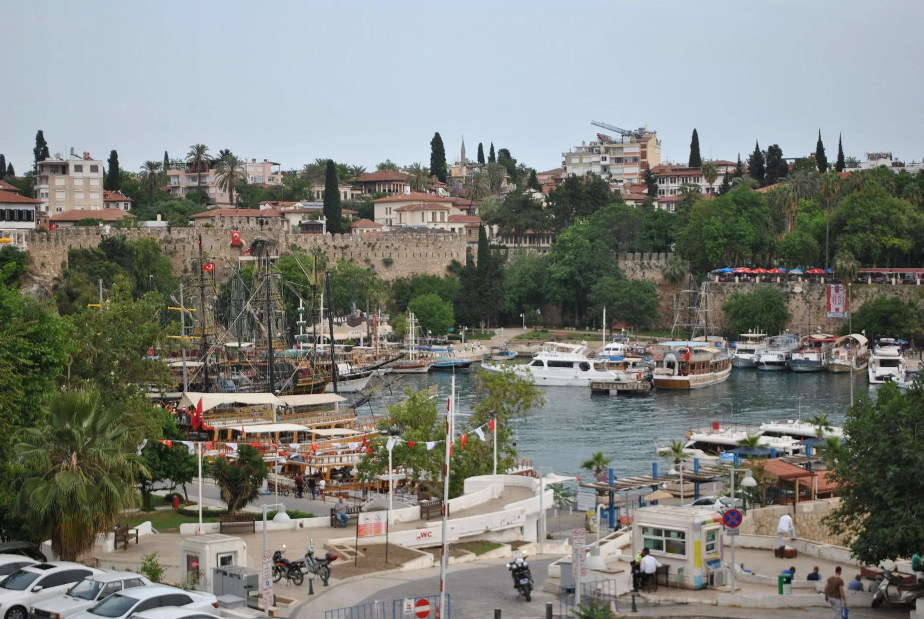 Antalya Kaleici tahinli piyaz