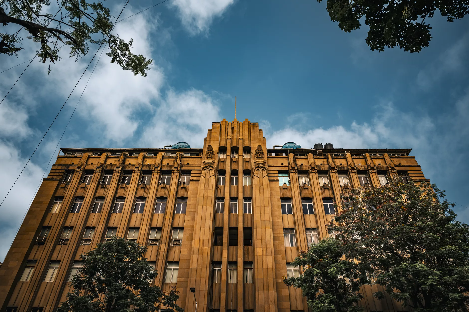 Mumbai Eros Cinema Art Deco cephesi