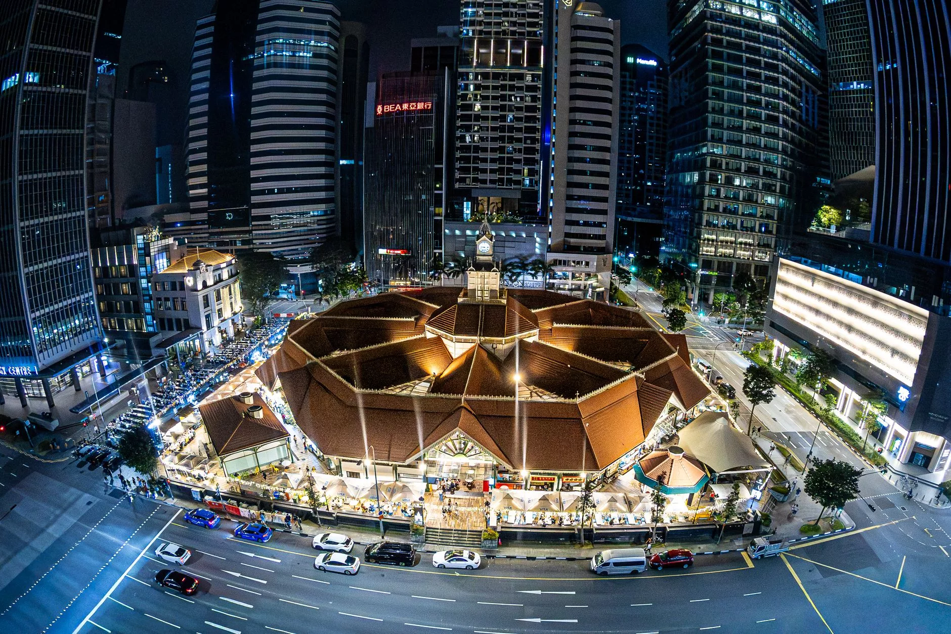 Lau Pa Sat sokağında satay dumanları