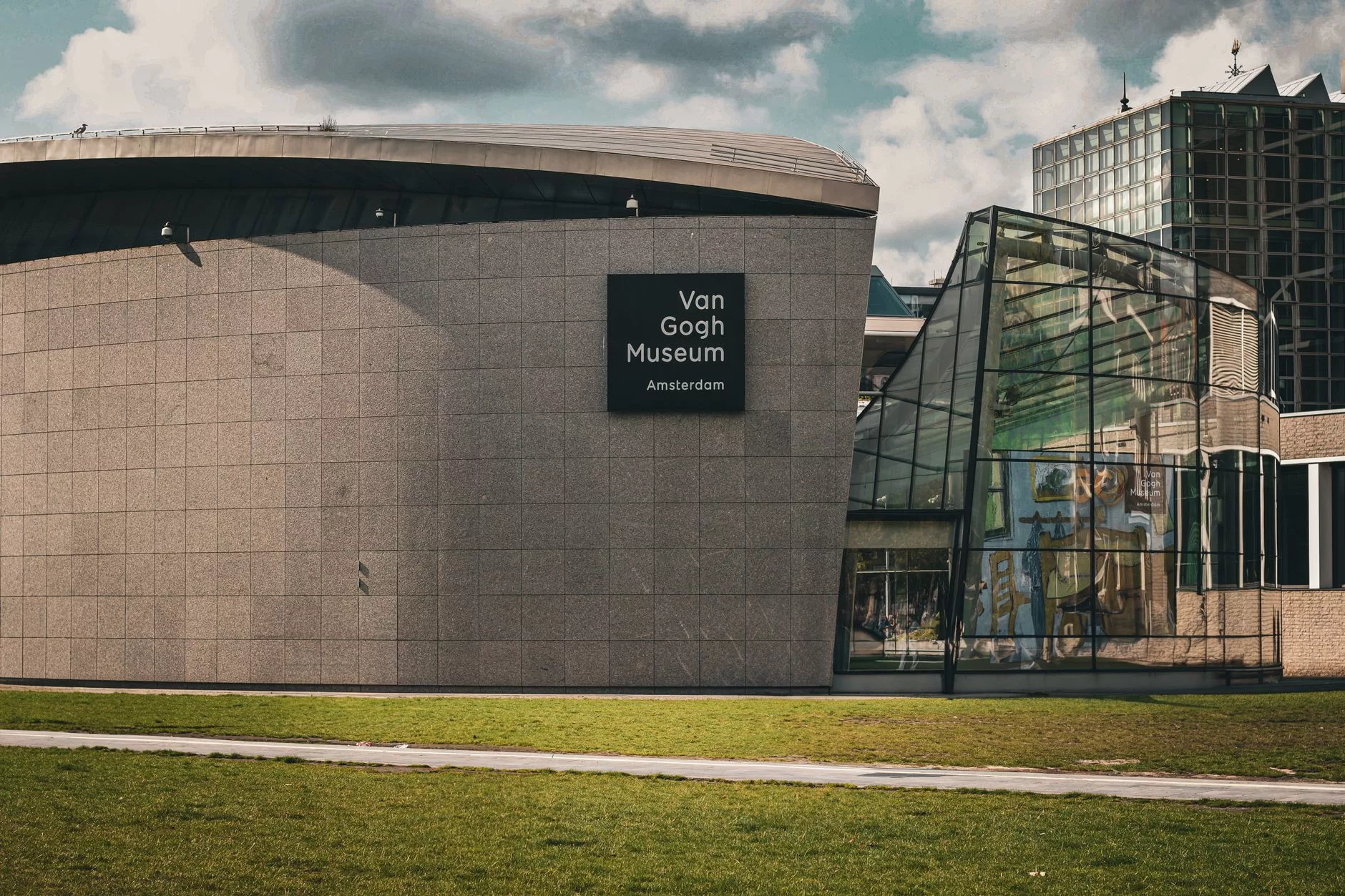 Amsterdam Museumplein çimenlik alan ve çevresi