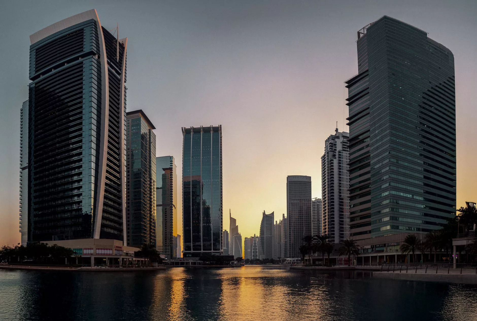 Dubai Jumeirah Emirates Towers