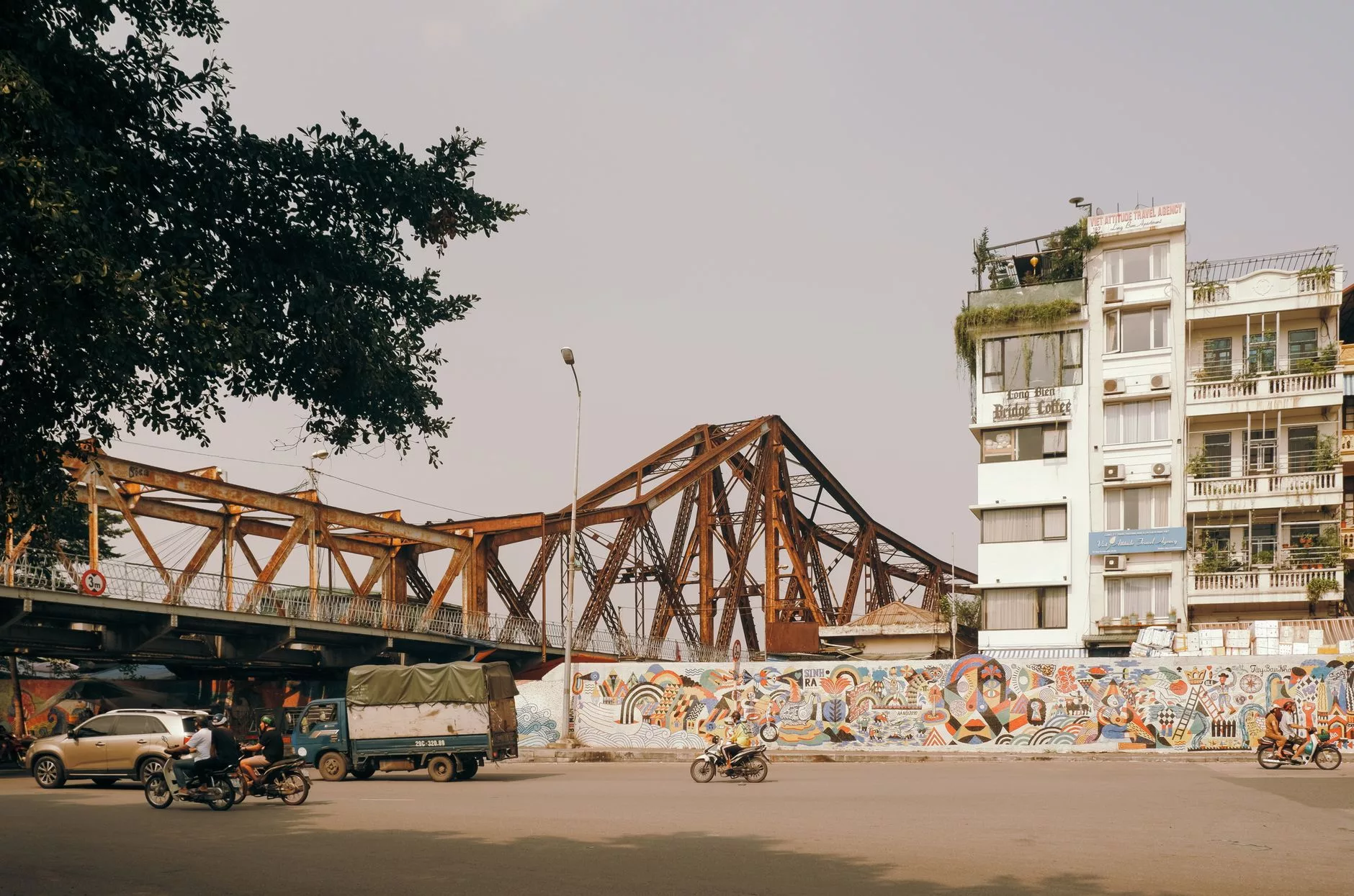 Hanoi Long Bien pazari sokak saticilari