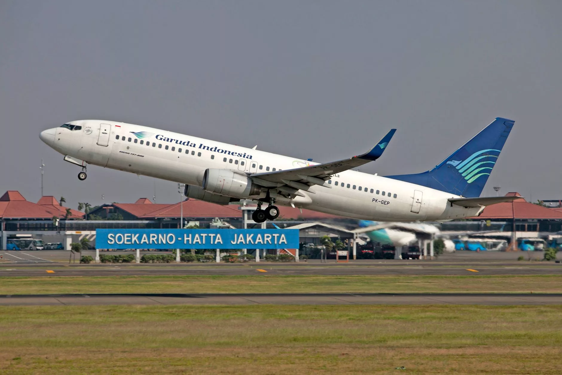 Cakarta Soekarno-Hatta Havalimanı Terminal 3 iç hatlar pist görünümü