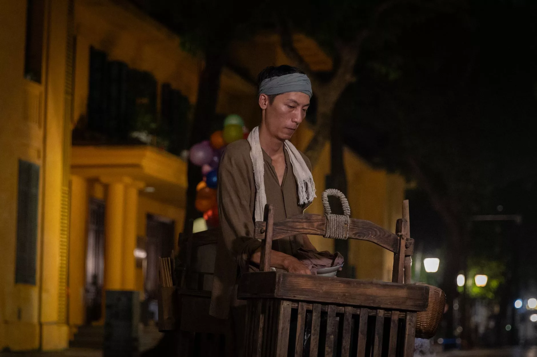 Hanoi Old Quarter sokak lezzetleri tezgahı