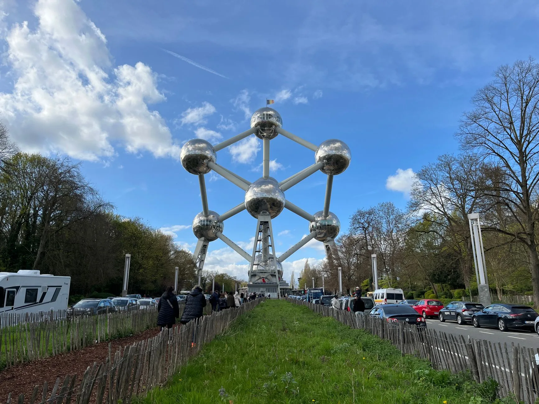 Brüksel Atomium yapısı dış görünüm