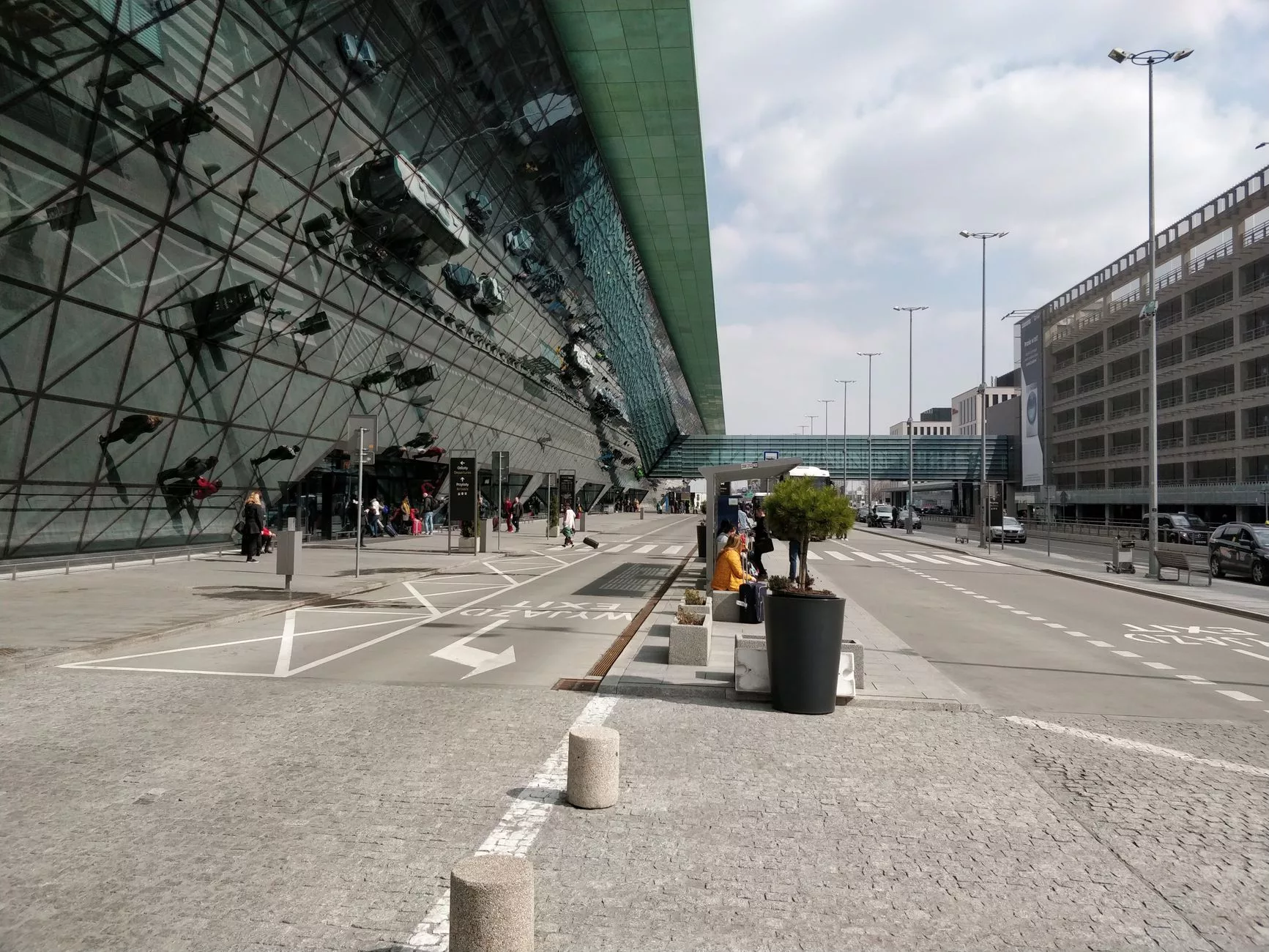 Viyana Schwechat Havalimanı terminal binası dış cephesi