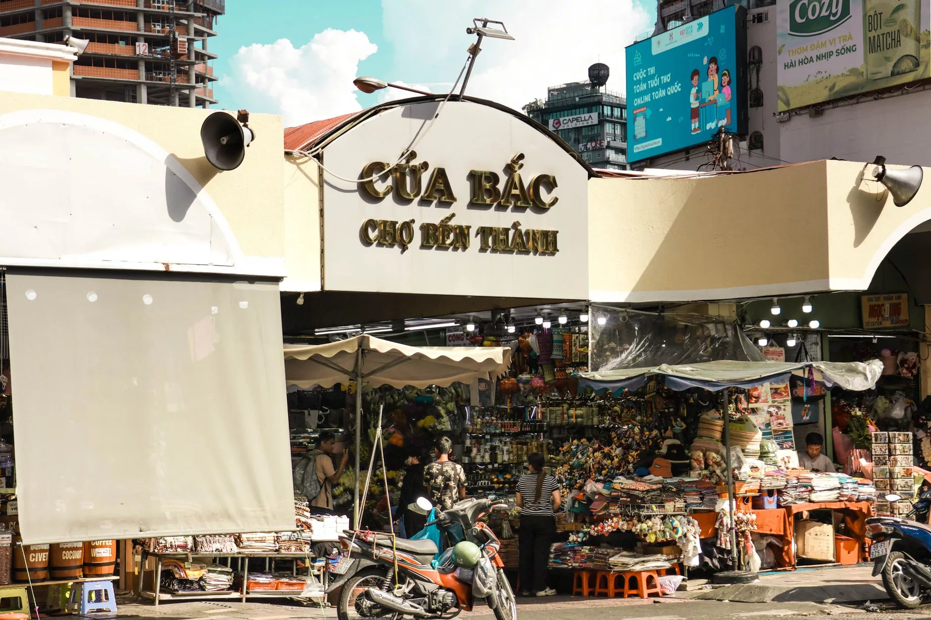 Ho Chi Minh Ben Thanh Pazarı ve sokak yaşamı