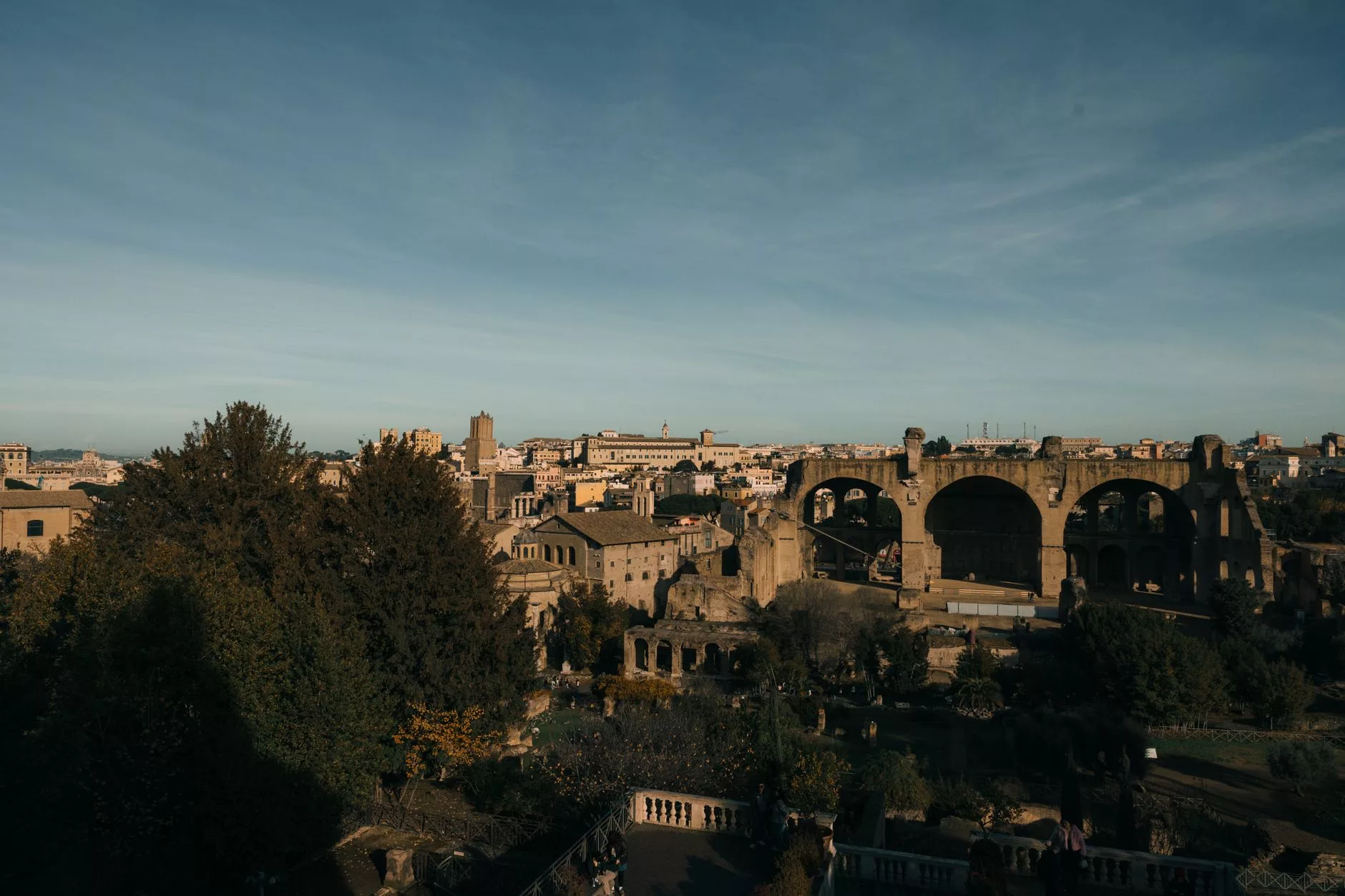 Roma Kolezyum ve Via dei Fori Imperiali genel görünümü