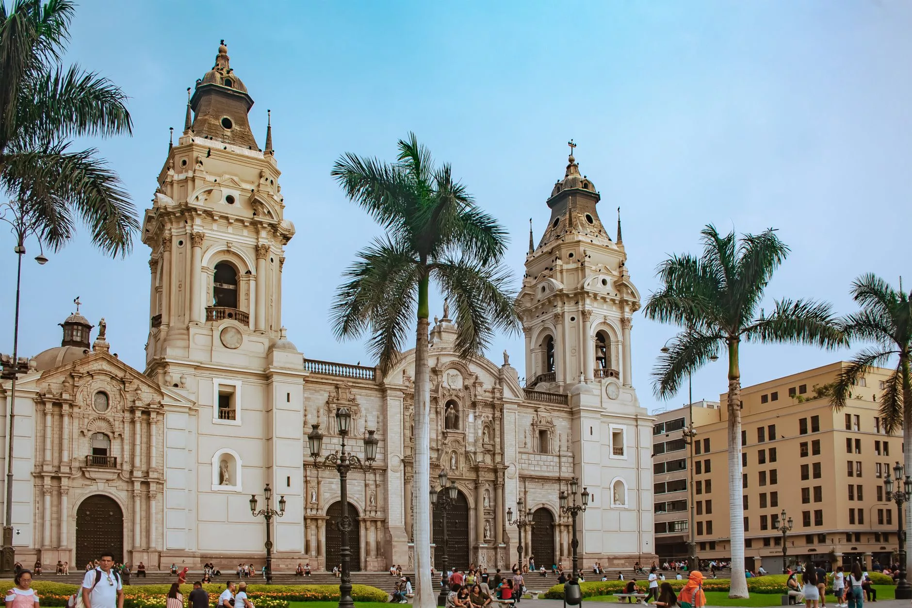 Lima Plaza Bolivar