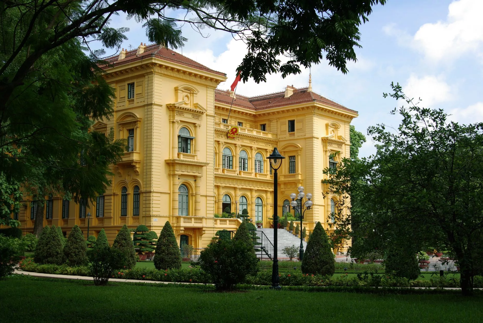 Başkanlık Sarayı ve bahçesi