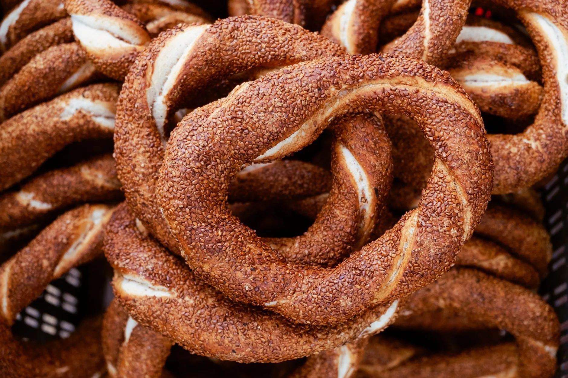 Bükreş Obor Pazarı taze simit tezgahı