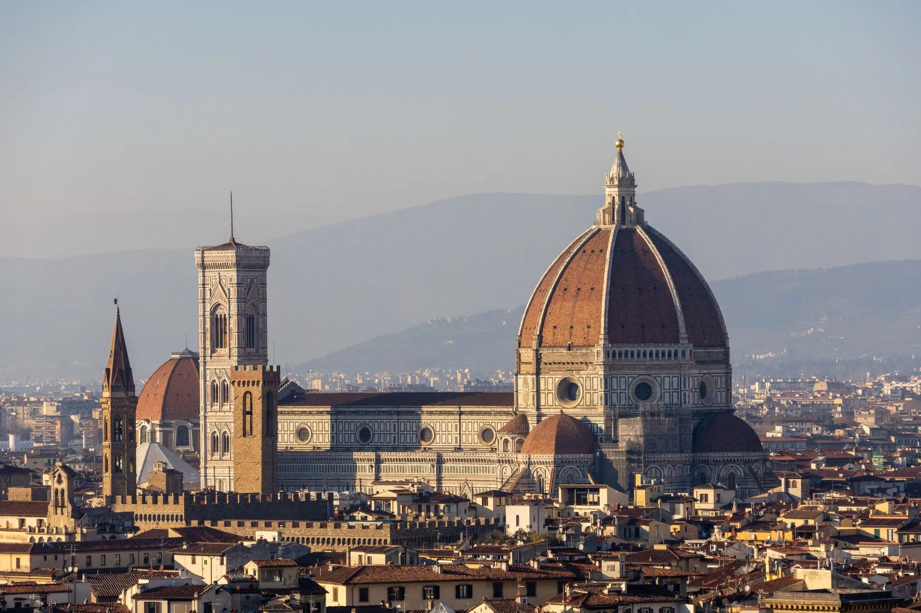 Floransa Santa Maria del Fiore Katedrali kubbesi ve şehir manzarası