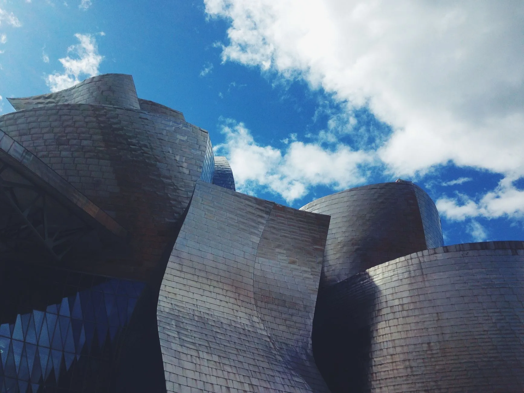 Bilbao Guggenheim Müzesi ana cephe
