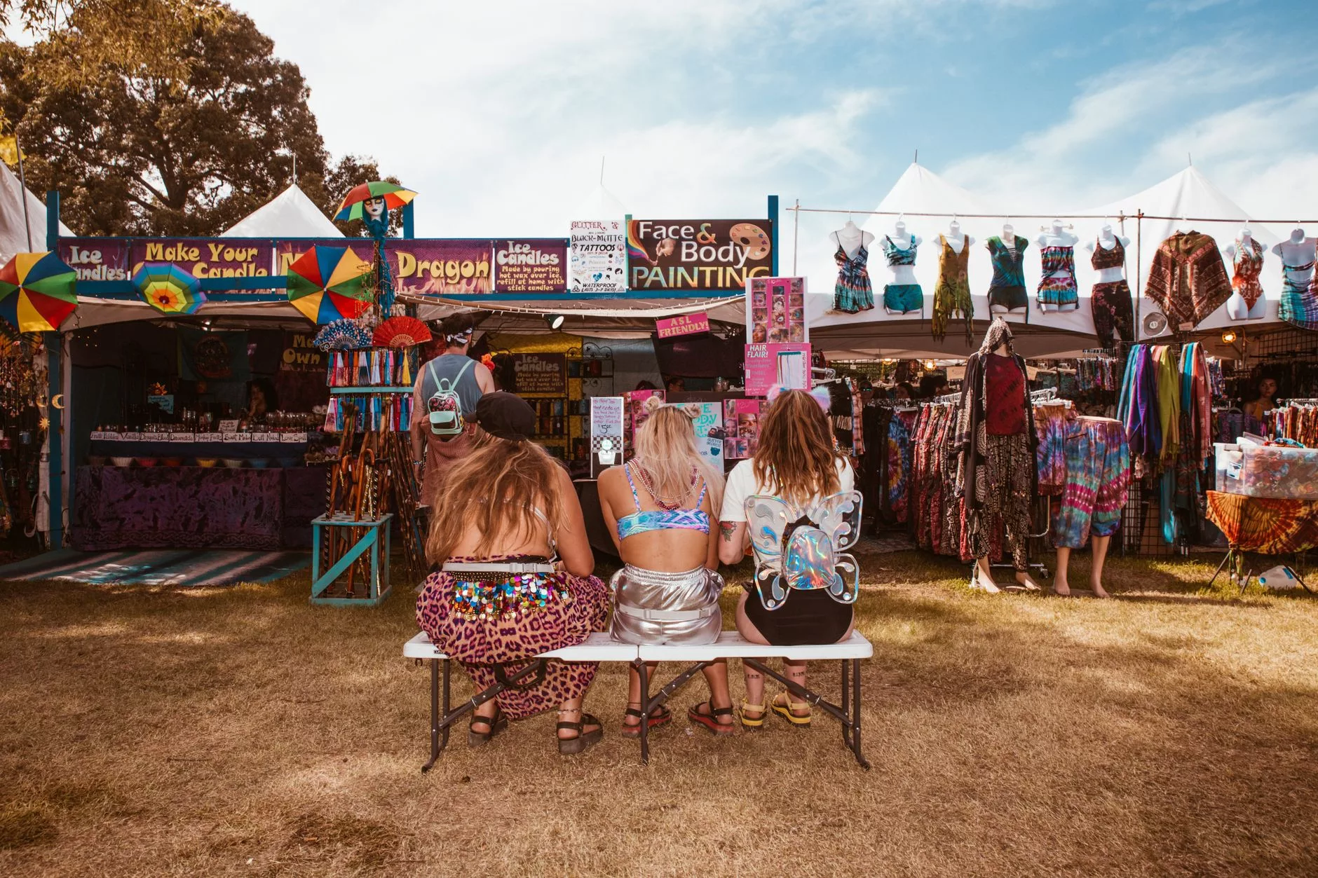 Festival alanındaki uzun nakit kuyruğu