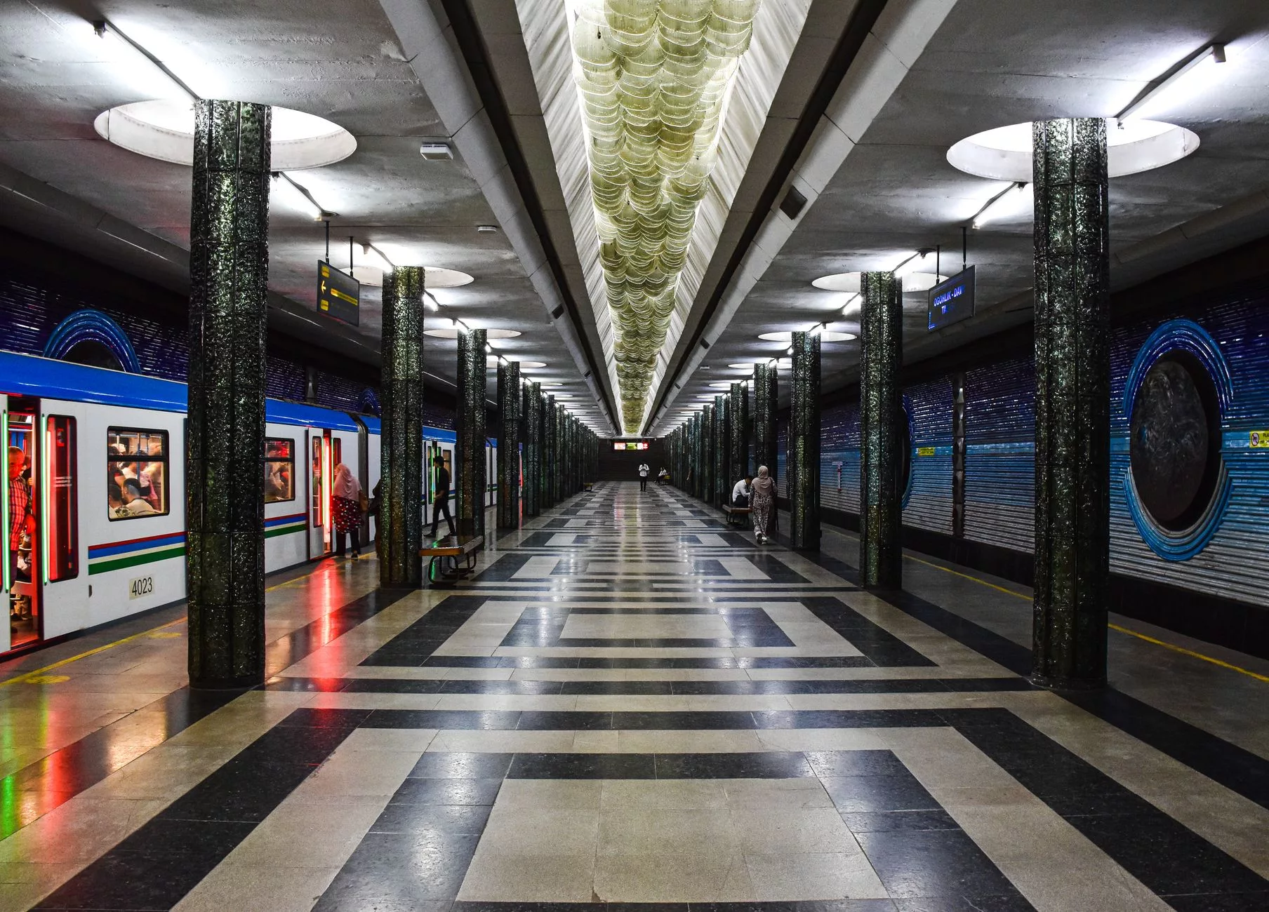 Tiflis + metro istasyonu