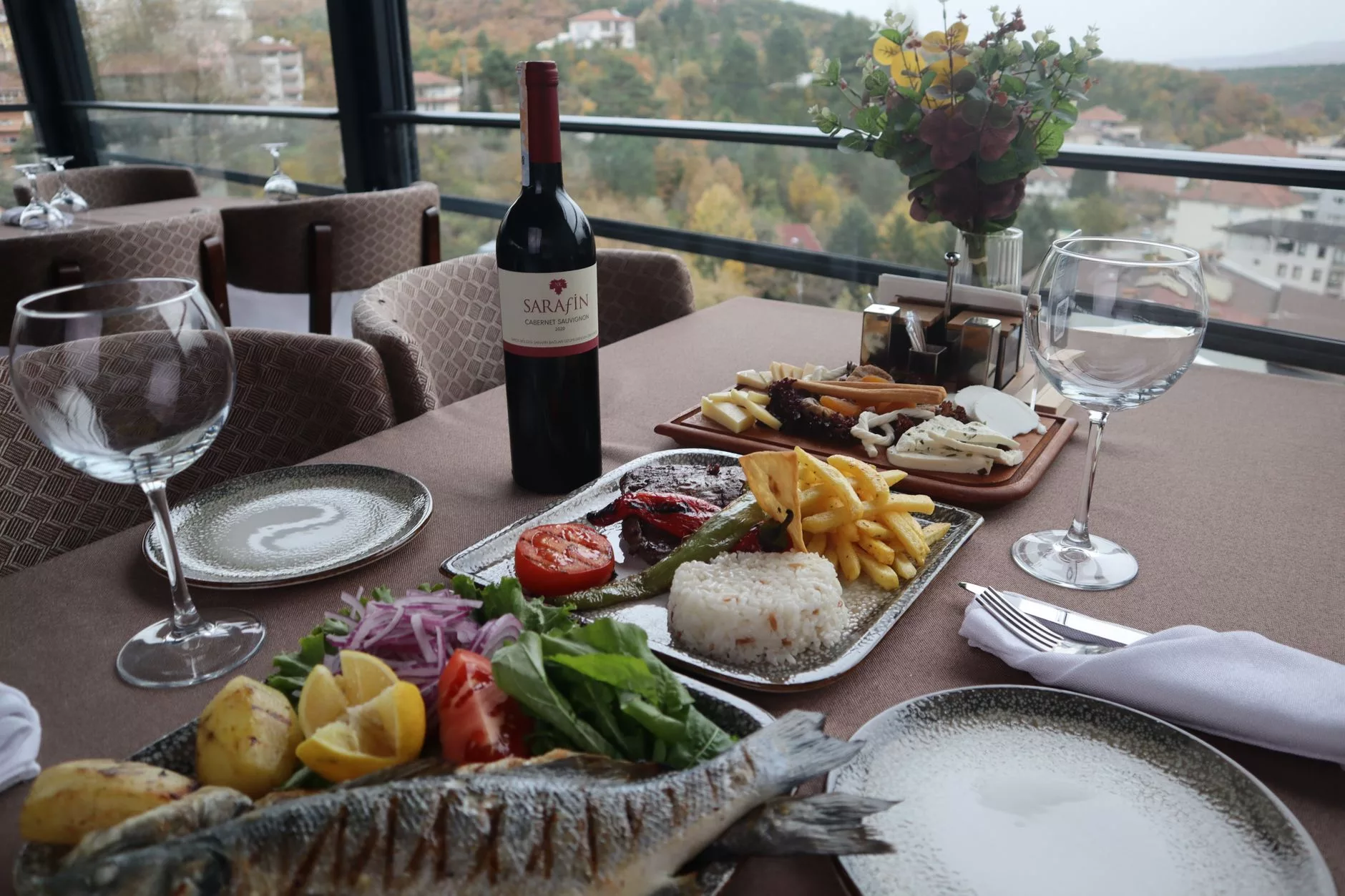 kalabalik-bir-sokak-tezgahi