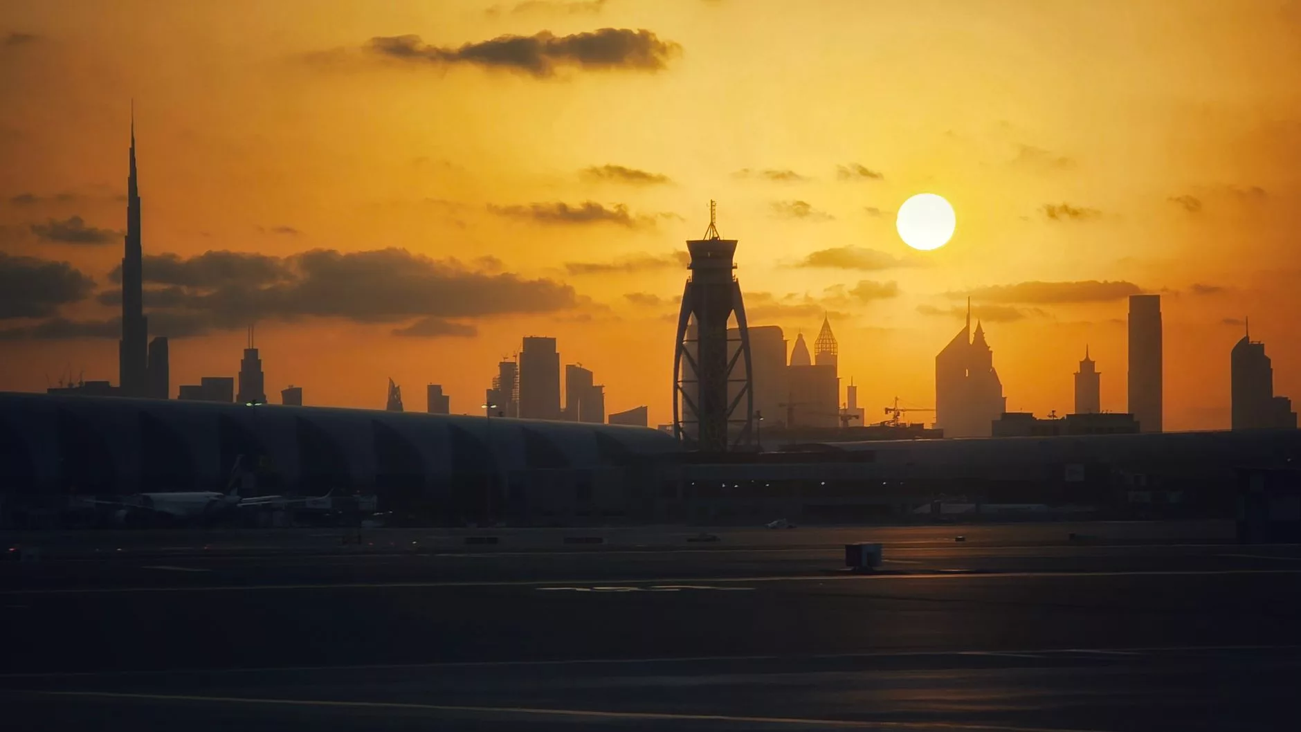 Burj Khalifa manzaralı Dubai şehir merkezi gün batımı