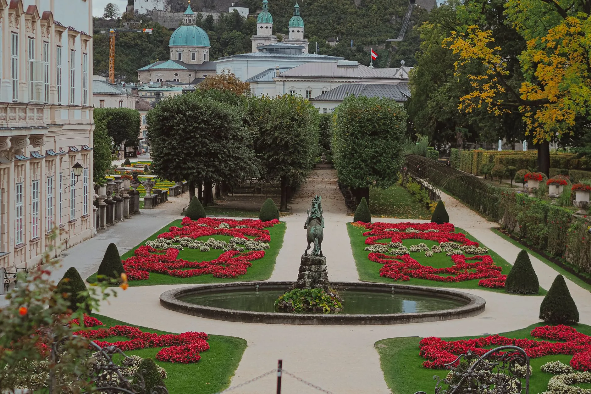 Salzburg Mirabell Sarayı bahçesi