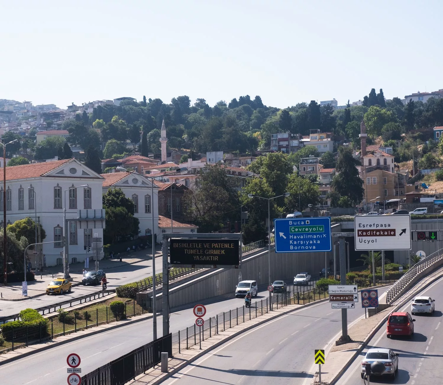 Harita üzerinde farklı havalimanı noktaları