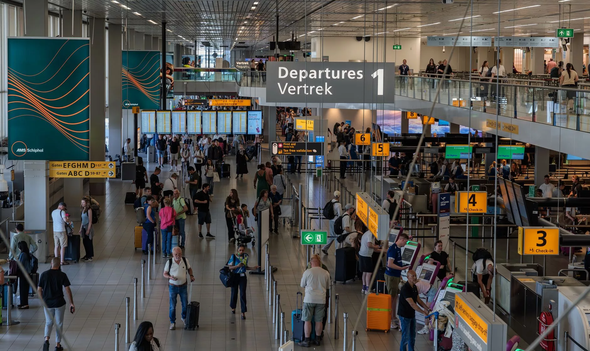 Amsterdam Schiphol Havalimanı tren istasyonu peronu