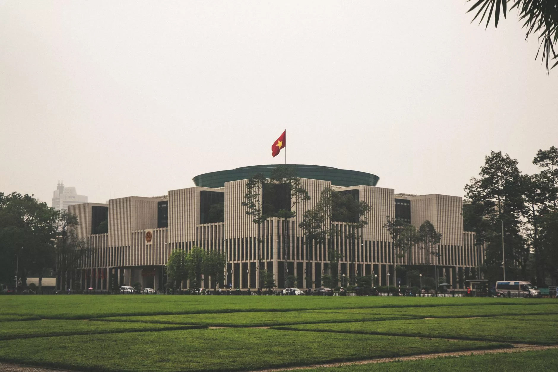 Hanoi Vietnam Askeri Tarih Müzesi bahçesi