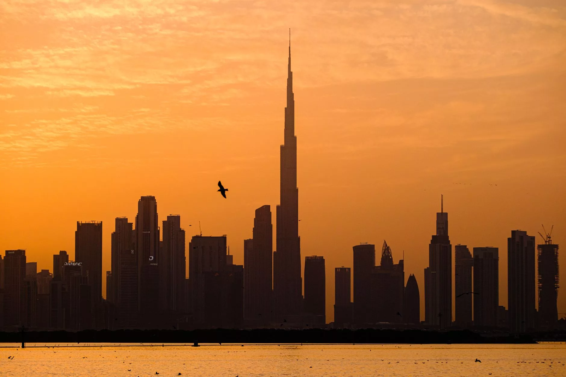 Dubai + Burj Khalifa ve Downtown bolgesinin kus bakisi gorunumu