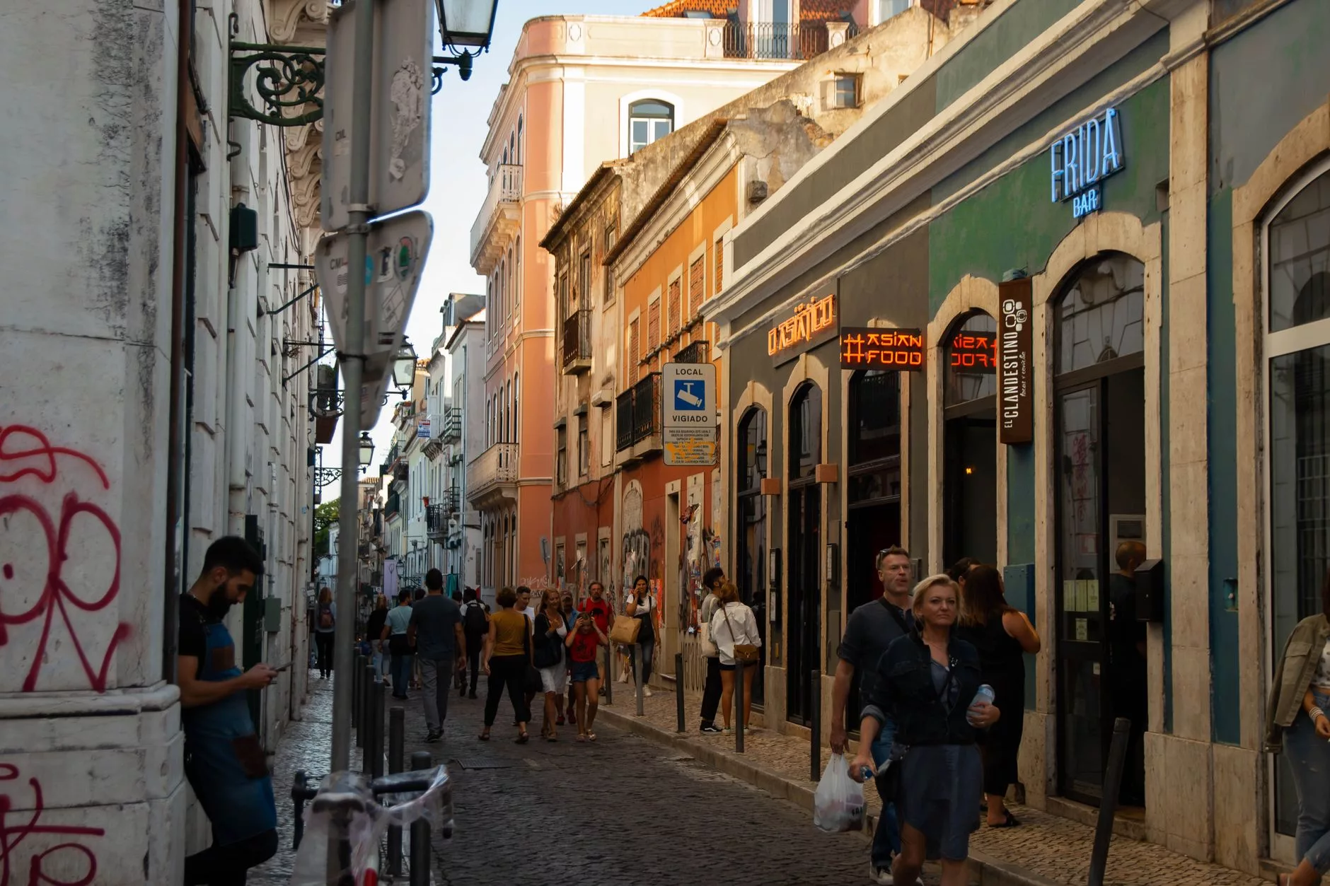Bairro Alto sokak lambaları