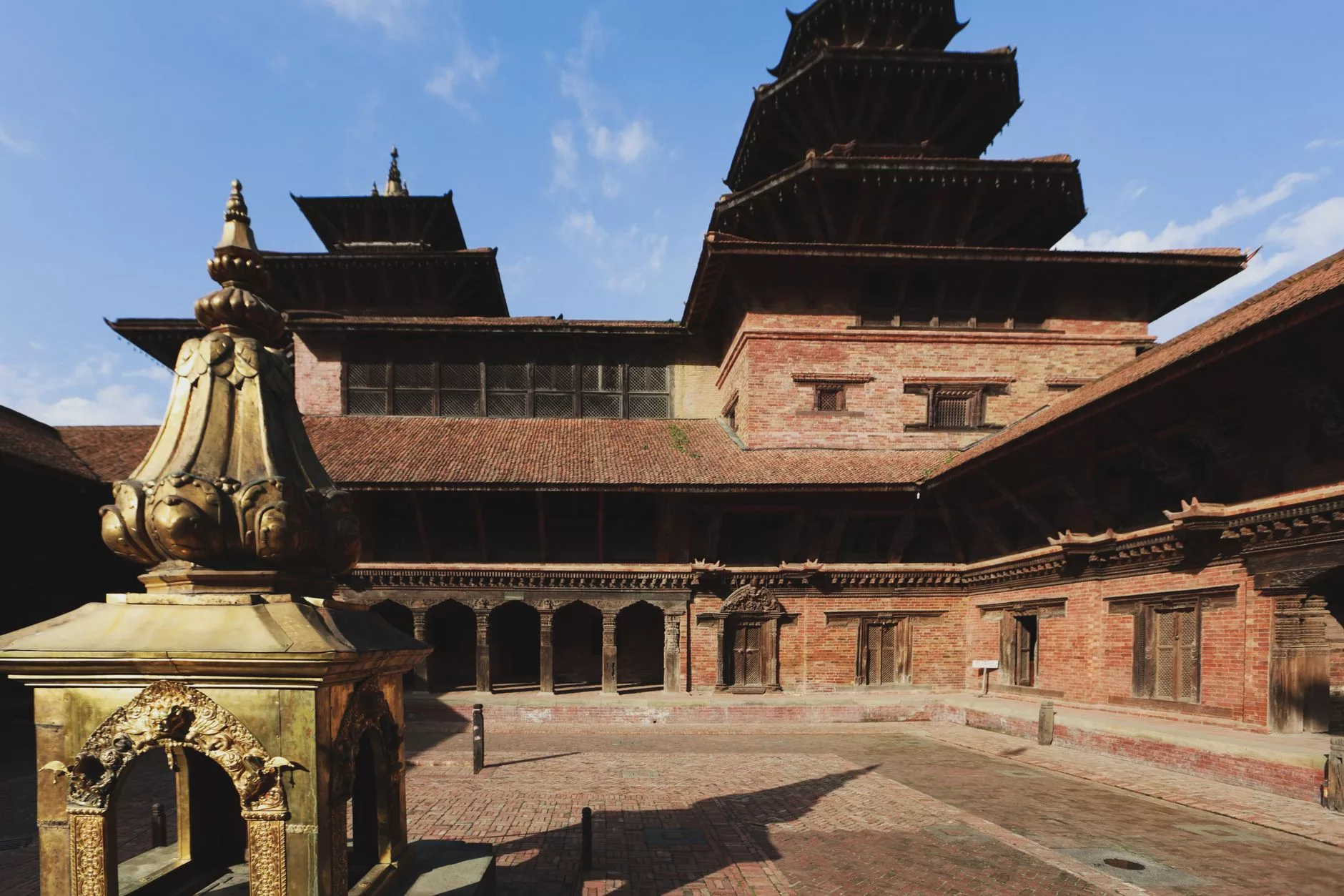 Katmandu Durbar Meydanı'ndaki eski kraliyet sarayı ve pagoda mimarisi