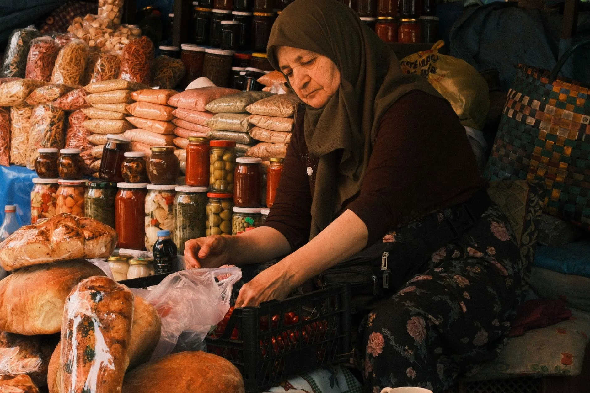 Tiran Pazari i Ri traditional food market
