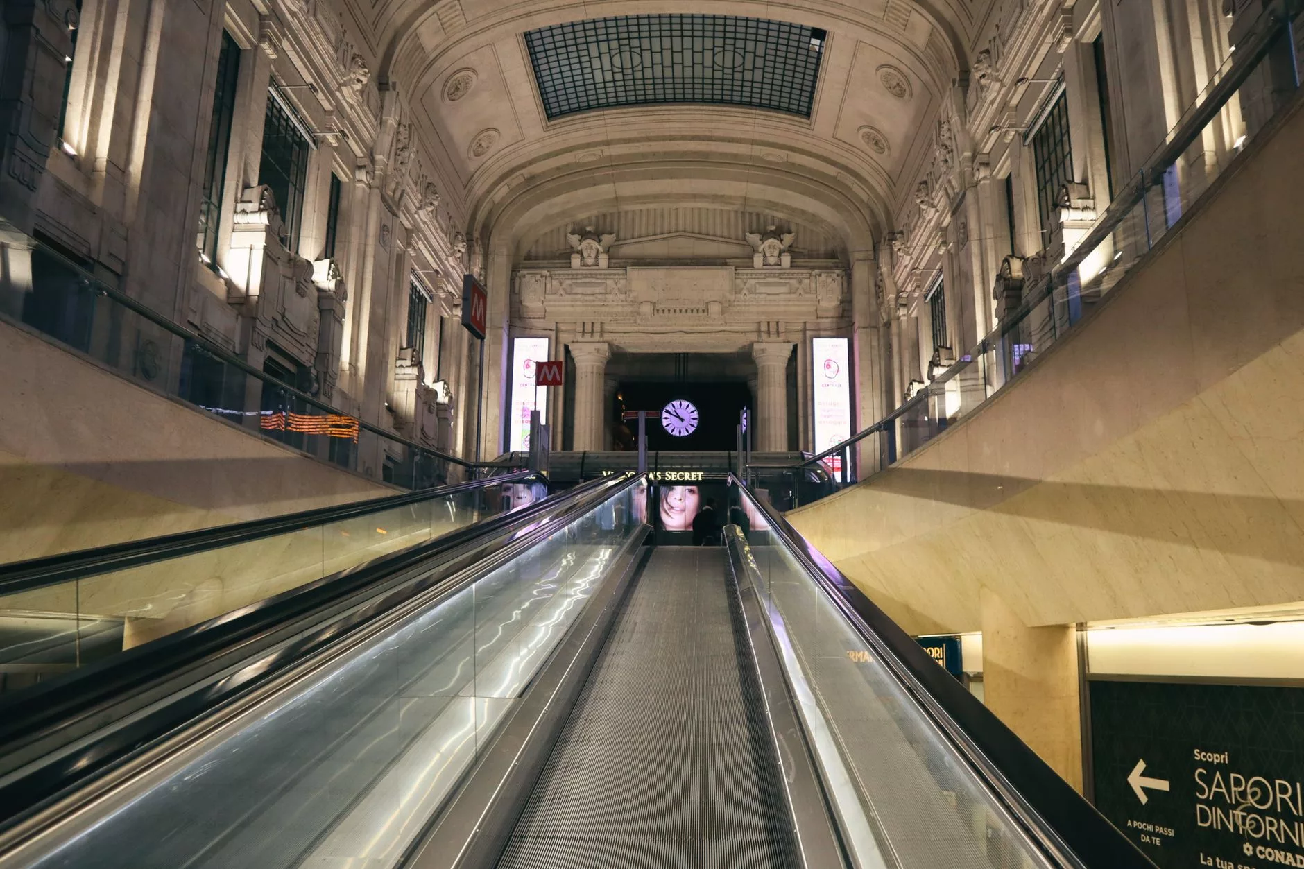 Milano Centrale tren istasyonunun mimarisi