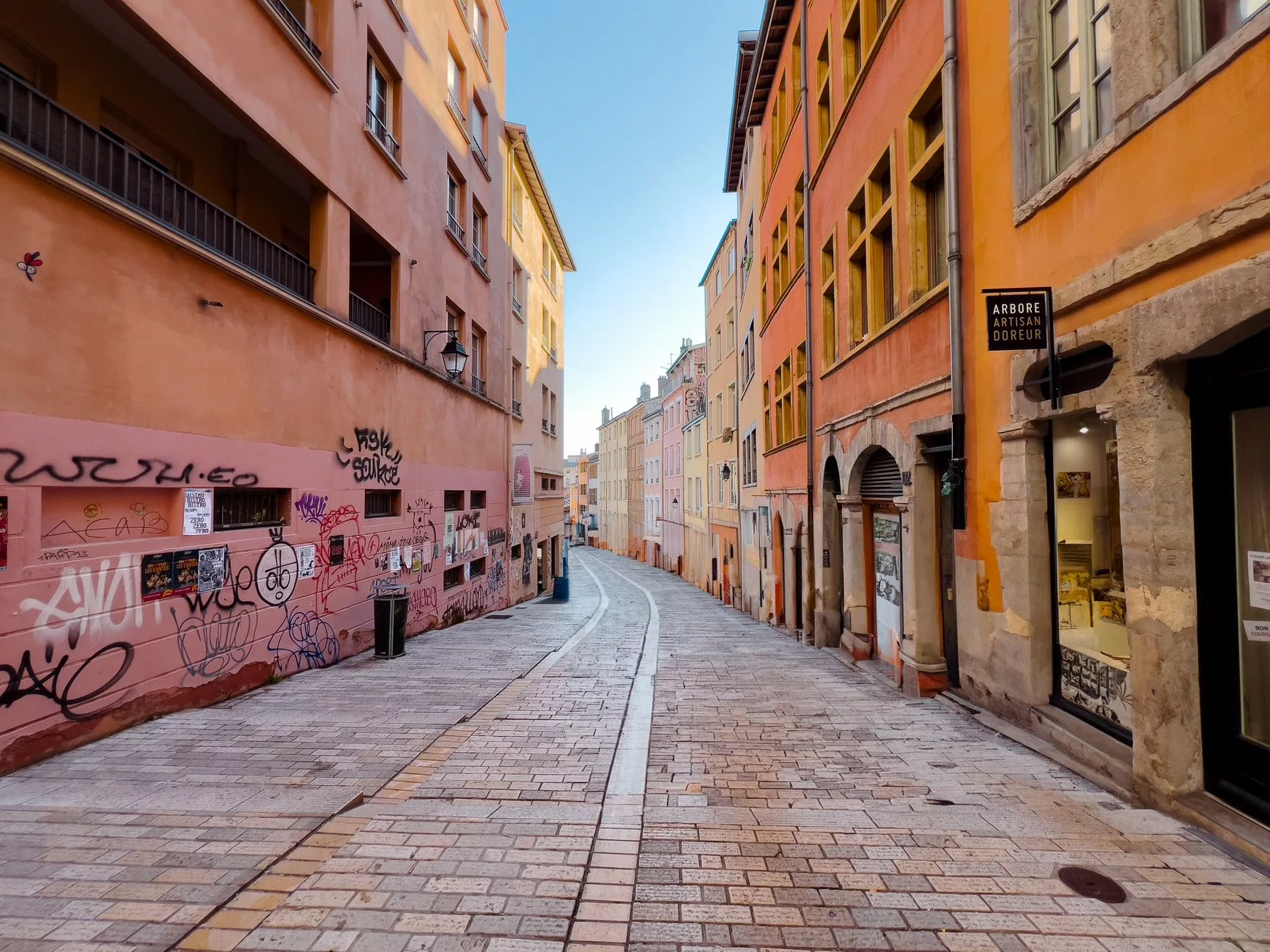 Lyon Vieux Lyon tarihi sokakları ve renkli binaları