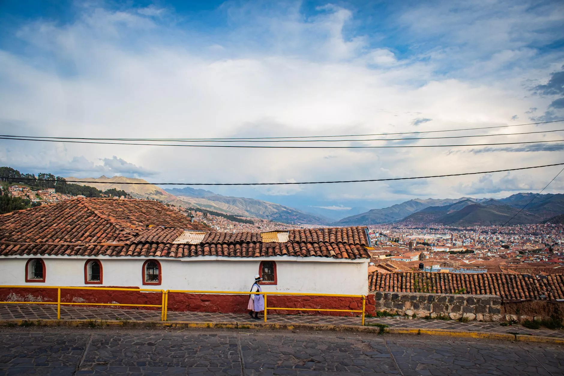 Cusco San Blas bölgesinde geleneksel evler ve yerel sokak manzarası