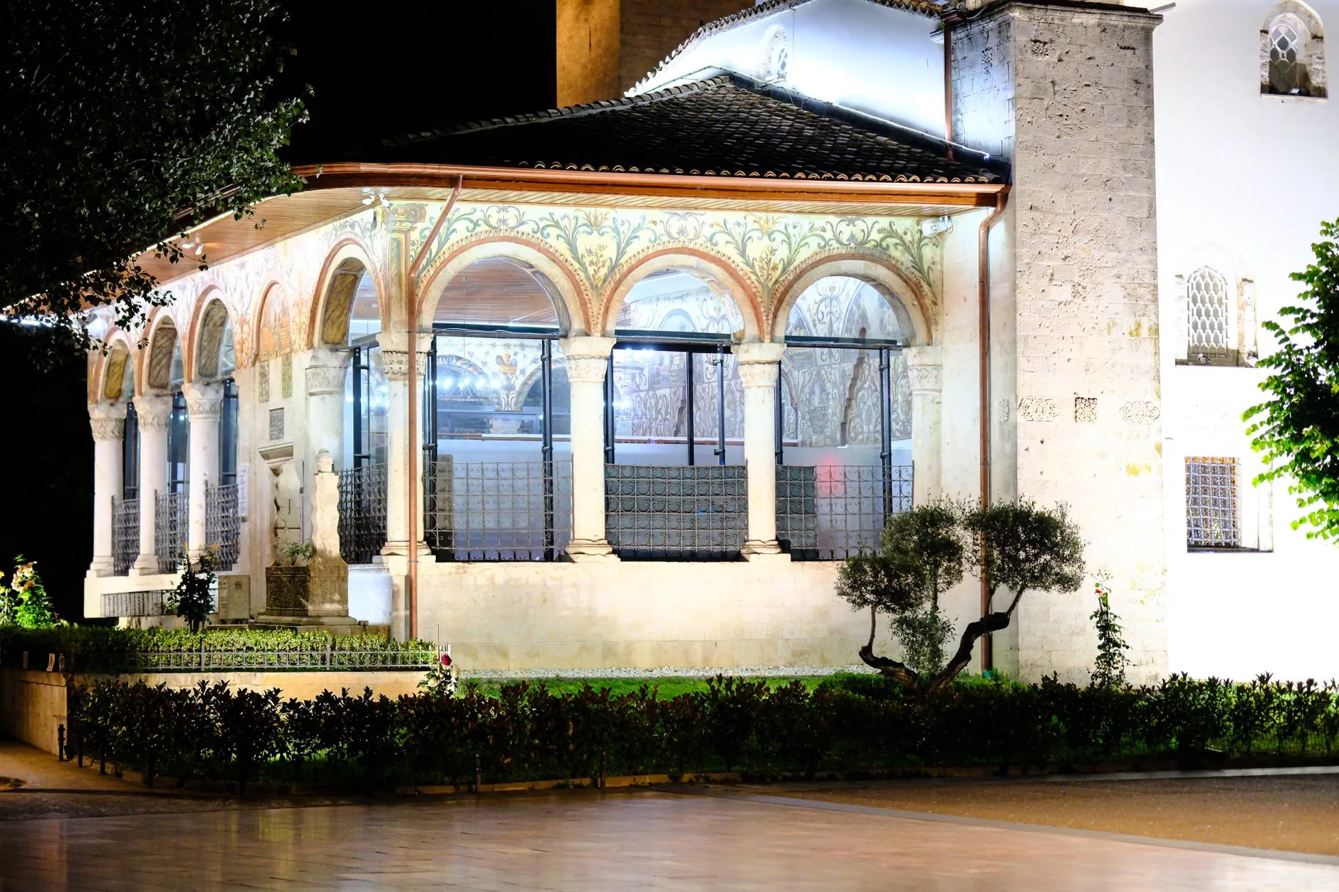 Tiran İskender Bey Meydanı ve Ethem Bey Camii panoraması